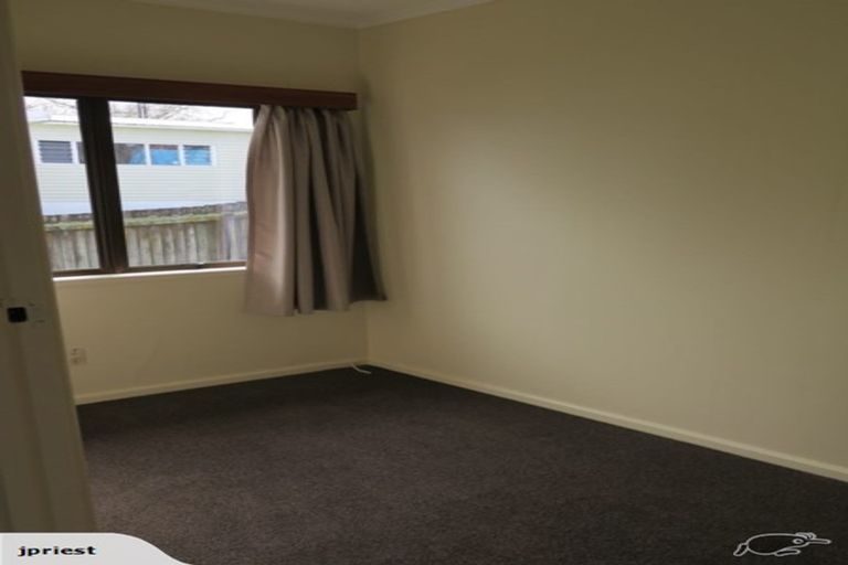 Photo of property in 14 Savoy Road, Glen Eden, Auckland, 0602