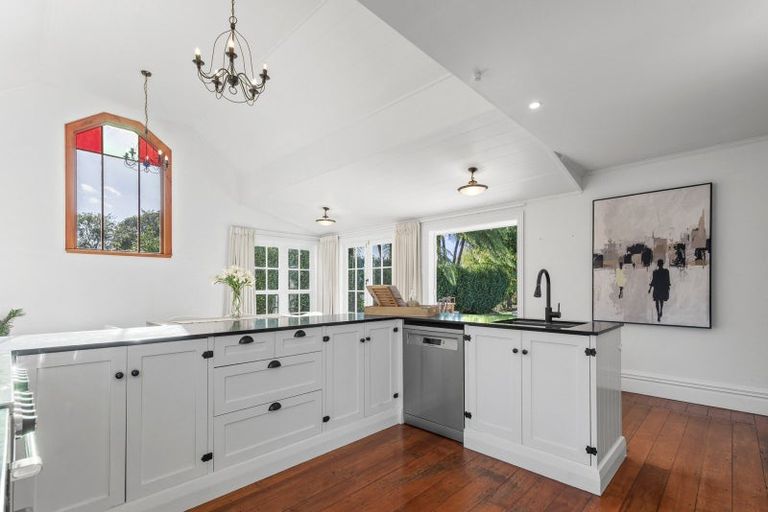 Photo of property in 100 Oxford Road, Okato, 4335