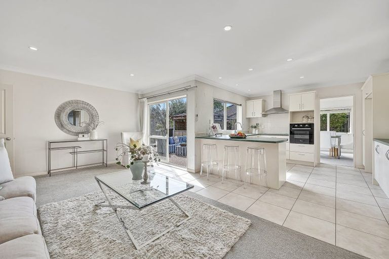 Photo of property in 43 Lansell Drive, East Tamaki Heights, Auckland, 2016