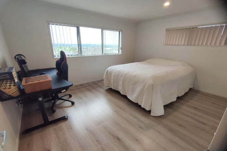 Photo of property in 72 Kervil Avenue, Te Atatu Peninsula, Auckland, 0610