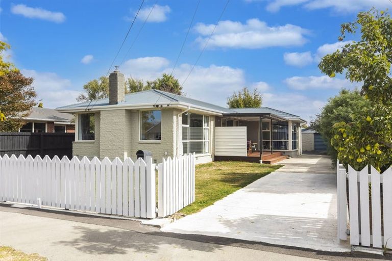 Photo of property in 15 Frensham Crescent, Woolston, Christchurch, 8062