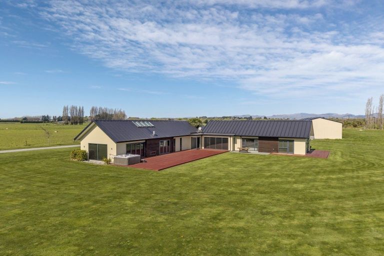 Photo of property in 585 Coutts Island Road, Coutts Island, Christchurch, 7670