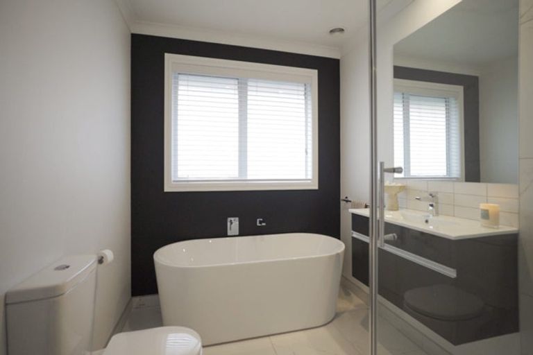 Photo of property in 100 Melksham Drive, Churton Park, Wellington, 6037