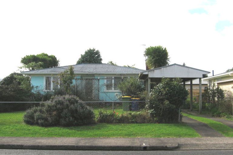 Photo of property in 5 Stokes Avenue, Te Atatu Peninsula, Auckland, 0610