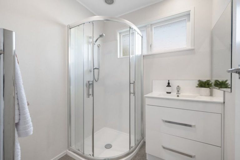 Photo of property in 2/66 Prince Regent Drive, Half Moon Bay, Auckland, 2012