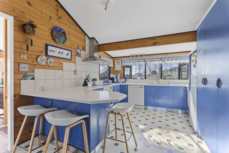 Photo of property in 10 Ridge Lane, New Plymouth, 4310