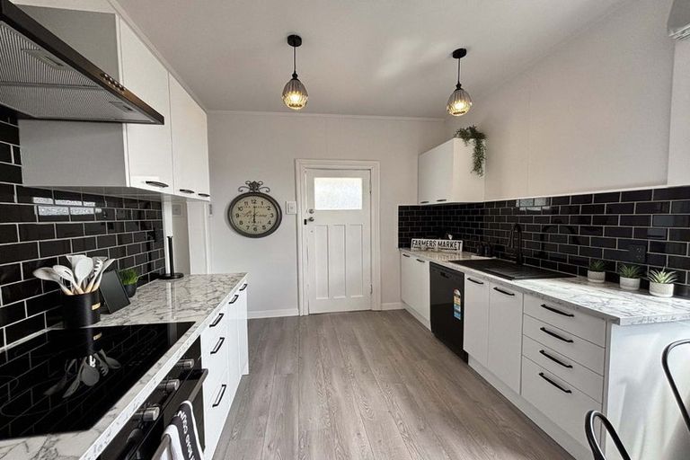 Photo of property in 10a Hereford Street, West End, Palmerston North, 4410