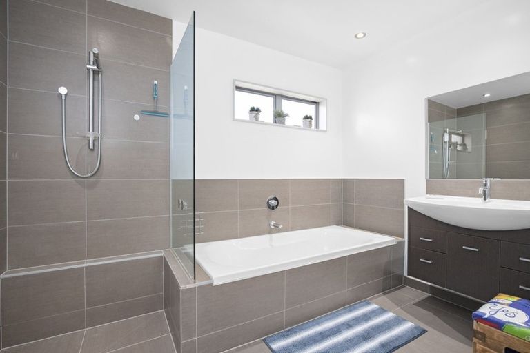 Photo of property in 75 Kitchener Road, Pukekohe, 2120