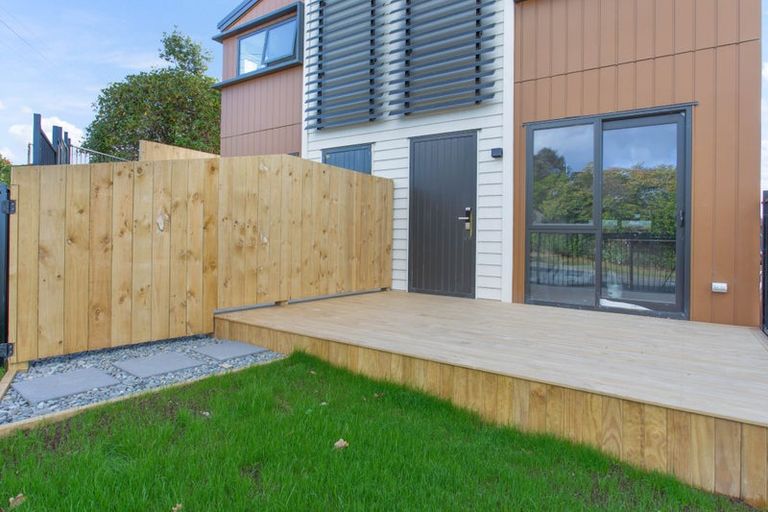 Photo of property in 4/196 Royal Road, Massey, Auckland, 0614
