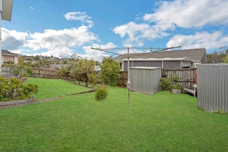 Photo of property in 32 Cockayne Crescent, Sunnynook, Auckland, 0620
