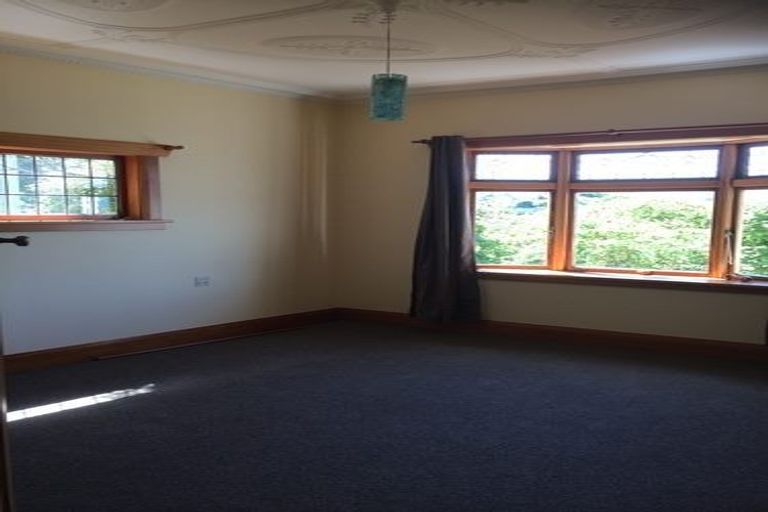 Photo of property in 100 Mortimer Terrace, Brooklyn, Wellington, 6021