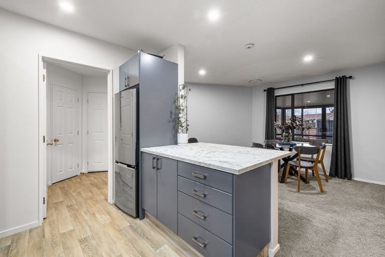 Photo of property in 2/44 Kathleen Crescent, Hornby, Christchurch, 8042