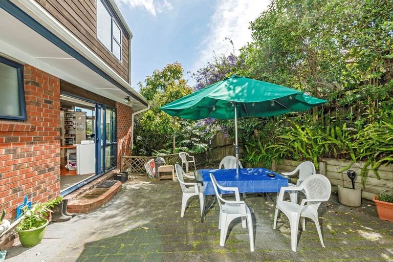 Photo of property in 20 Holt Avenue, Torbay, Auckland, 0630