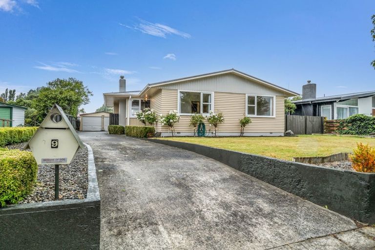 Photo of property in 9 Mokau Place, Terrace End, Palmerston North, 4410