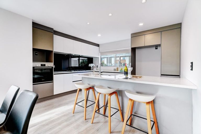 Photo of property in 2 Meritage Lane, Te Atatu South, Auckland, 0610