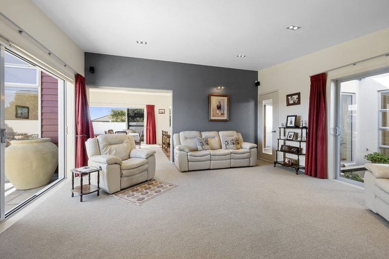 Photo of property in 4 St Andrews Parkway, Waiwhakaiho, New Plymouth, 4312