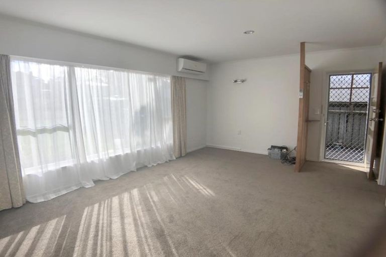 Photo of property in 1/7 Maunder Place, New Lynn, Auckland, 0600
