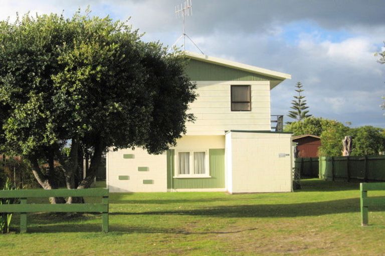 Photo of property in 114 Patuwai Drive, Whangamata, 3620