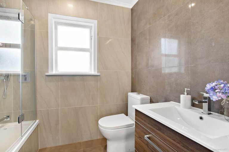 Photo of property in 6b Mckean Avenue, Manurewa, Auckland, 2102