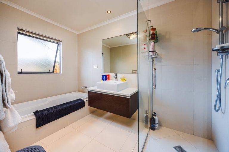 Photo of property in 24 Corsica Way, Karaka, Papakura, 2113