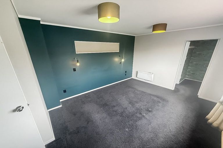 Photo of property in 111 Woodman Drive, Tawa, Wellington, 5028