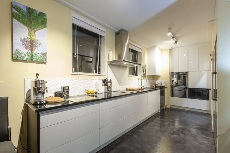 Photo of property in 72 Kakariki Grove, Waikanae, 5036
