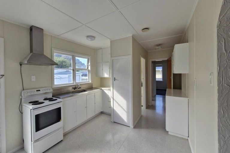 Photo of property in 24 Ruthven Road, Wainuiomata, Lower Hutt, 5014