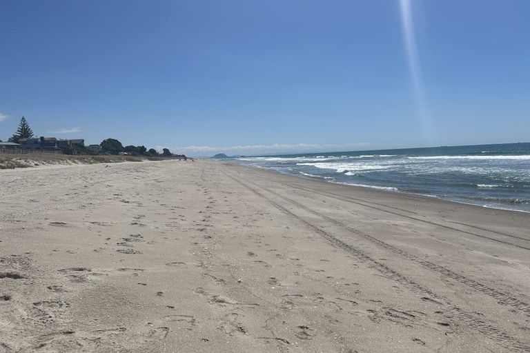 Photo of property in 1335e Papamoa Beach Road, Papamoa Beach, 3118