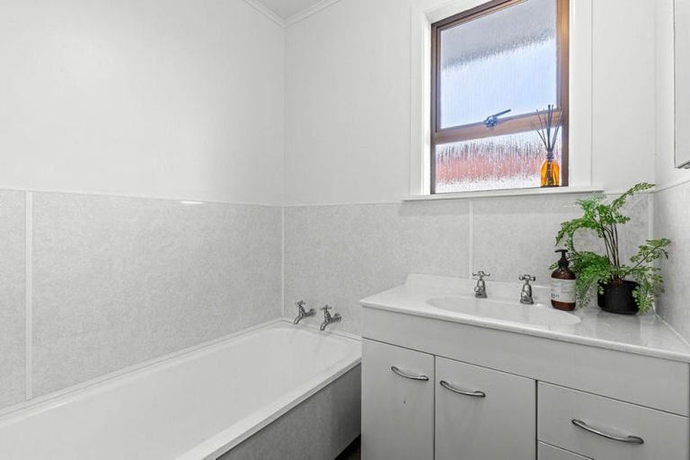 Photo of property in 6 Omori Place, Castlecliff, Whanganui, 4501