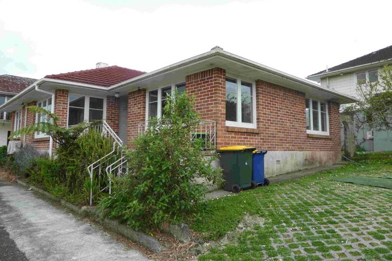 Photo of property in 11 Essex Street, Te Atatu South, Auckland, 0610