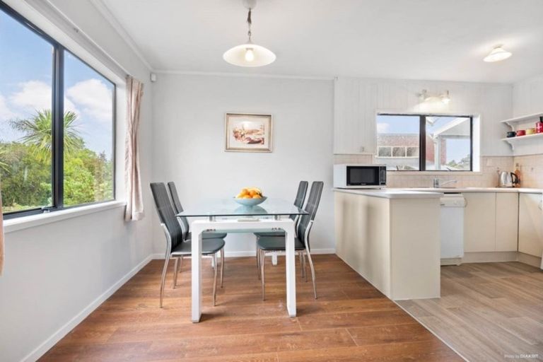 Photo of property in 11 Hiwihau Place, Glenfield, Auckland, 0629