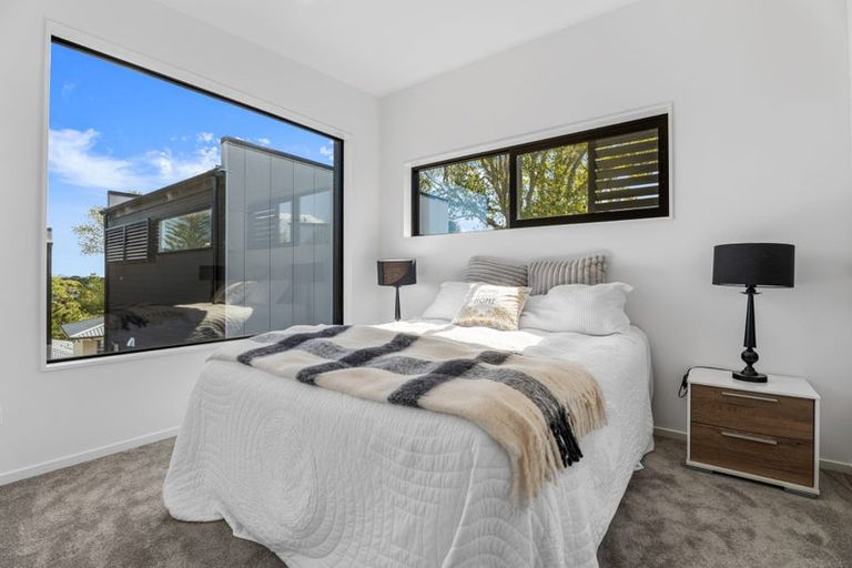 Photo of property in 2/10 Hutchinsons Road, Bucklands Beach, Auckland, 2014