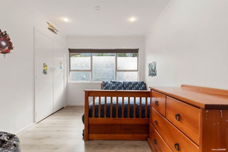 Photo of property in 1/3 Holt Avenue, Torbay, Auckland, 0630