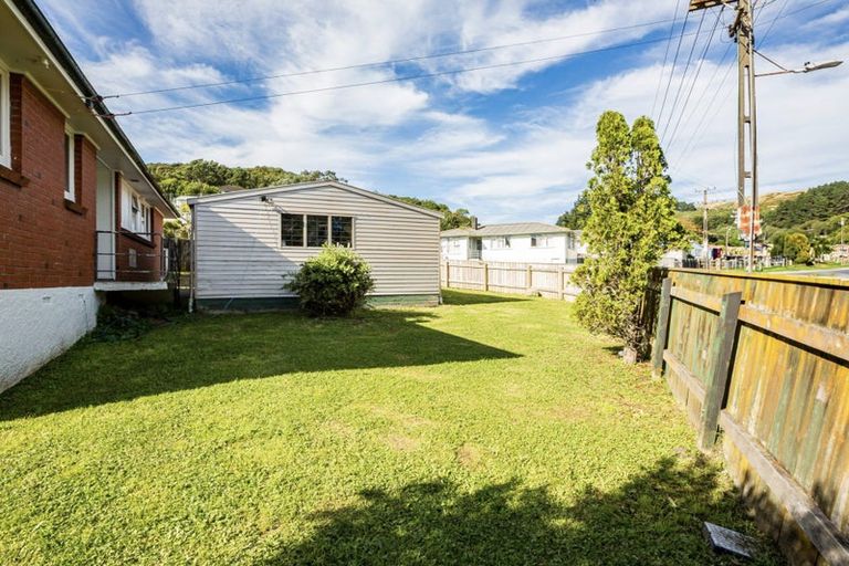 Photo of property in 28 Durham Street, Cannons Creek, Porirua, 5024