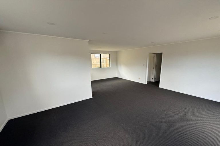 Photo of property in 10 Kaponga Crescent, New Lynn, Auckland, 0600
