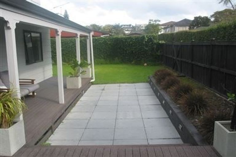 Photo of property in 2/87 Nile Road, Milford, Auckland, 0620