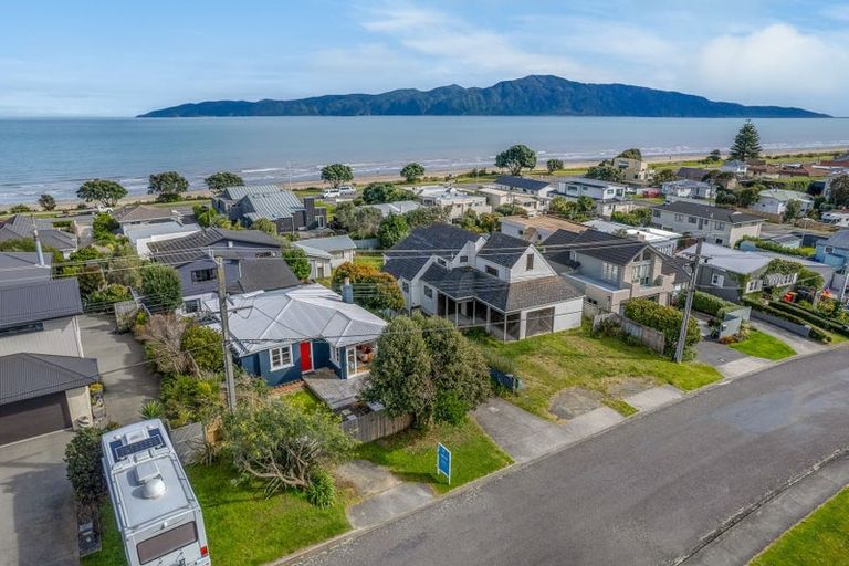 Photo of property in 124a Seaview Road, Paraparaumu Beach, Paraparaumu, 5032