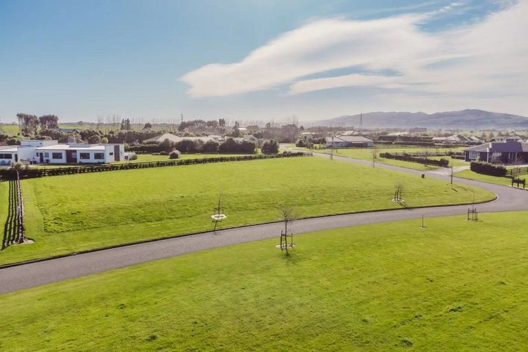 Photo of property in 2 Paterson Lane, Kelvin Grove, 4470