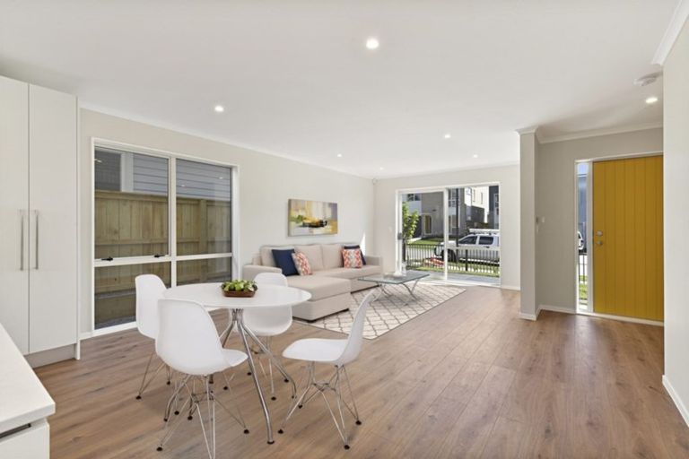 Photo of property in 2 Dragonfly Way, Massey, Auckland, 0614