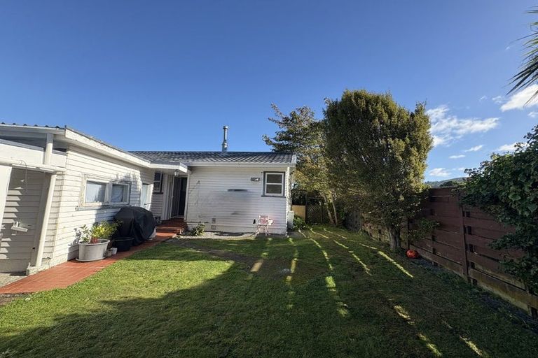 Photo of property in 17 Bedford Grove, Kelson, Lower Hutt, 5010