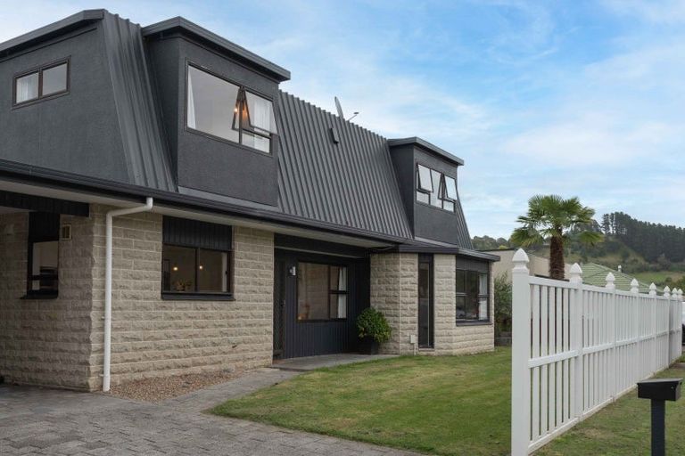Photo of property in 40 Kent Terrace, Taradale, Napier, 4112