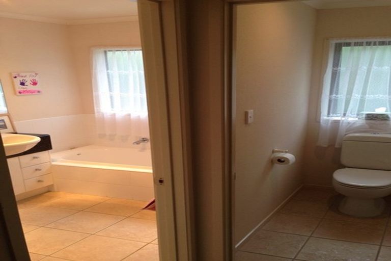 Photo of property in 71 Moyrus Crescent, East Tamaki Heights, Auckland, 2016