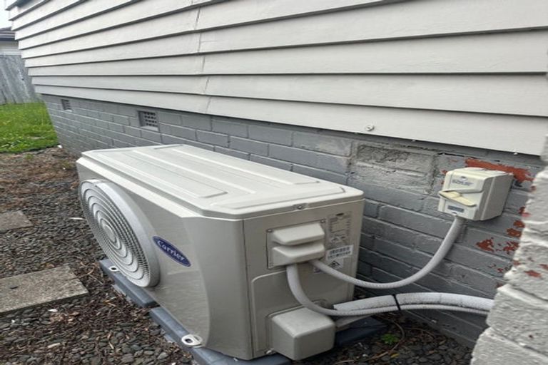 Photo of property in 30 Fruitvale Road, New Lynn, Auckland, 0600