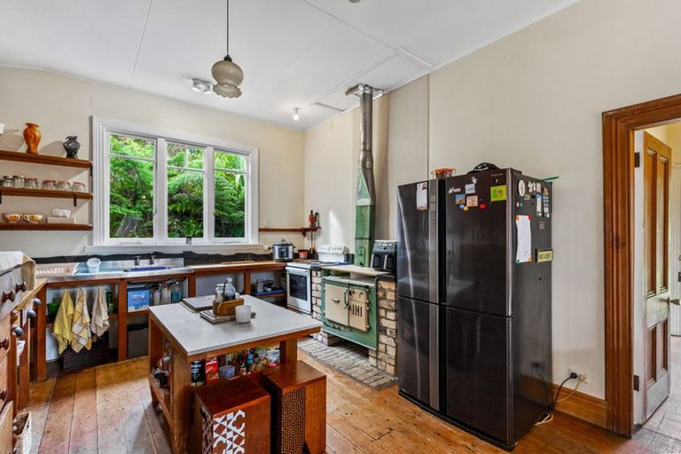 Photo of property in 41 Te Henga Road, Waitakere, Henderson, 0781