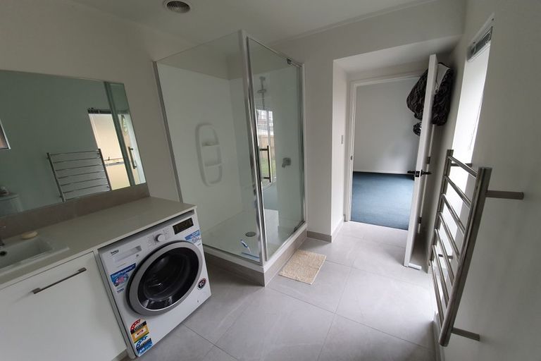Photo of property in 3/104 East Coast Road, Forrest Hill, Auckland, 0620