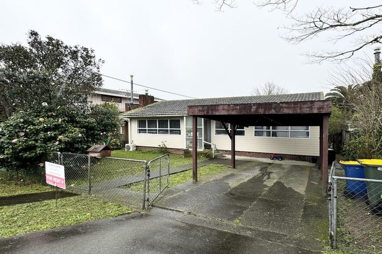 Photo of property in 25 Kaipatiki Road, Glenfield, Auckland, 0629