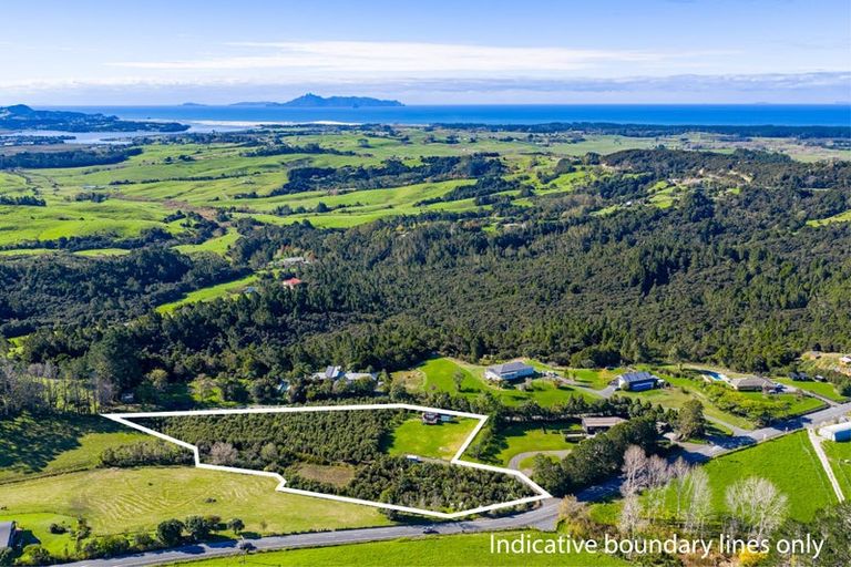 Photo of property in 134 Cames Road, Mangawhai, 0975