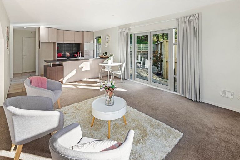 Photo of property in 10 Erlestoke Crescent, Churton Park, Wellington, 6037