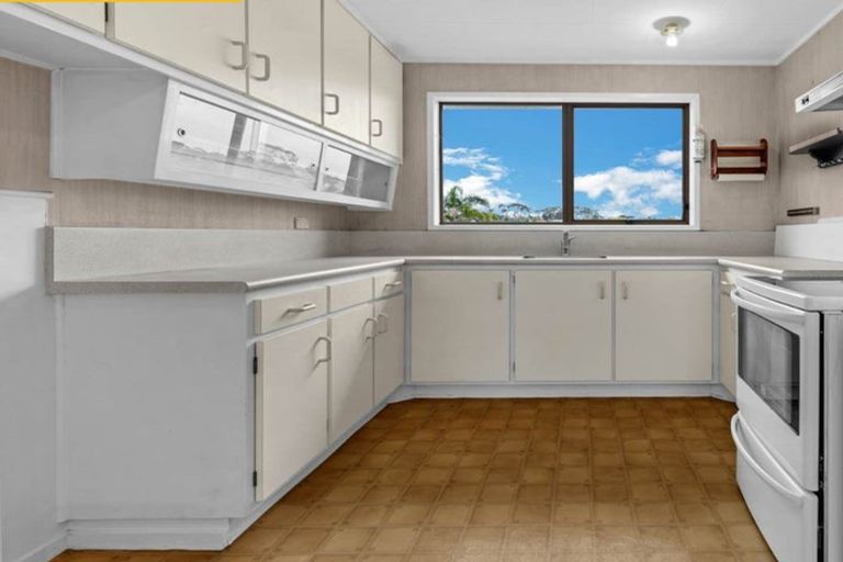 Photo of property in 32 Cockayne Crescent, Sunnynook, Auckland, 0620