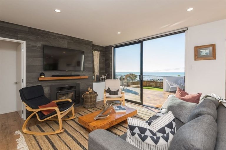Photo of property in 2/182 Mount Pleasant, Mount Pleasant, Christchurch, 8081